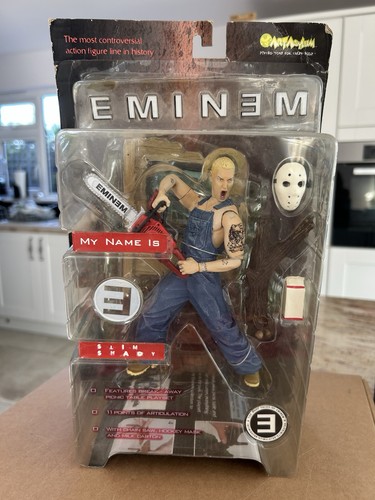 Eminem box statue - in,