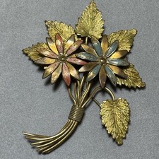 Vintage Pressed Brass Horner Style Flower Brooch