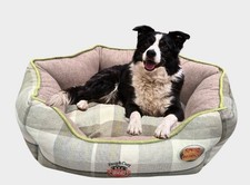 Snug & Cosy Green Check Oval