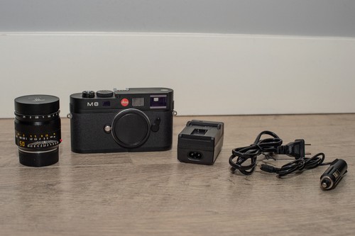 Leica black digital - m8,