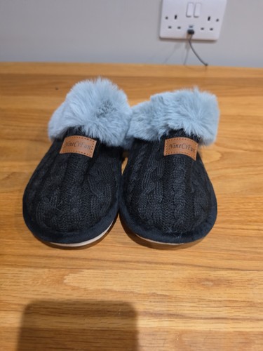 Fluffy black and grey slippers - black,