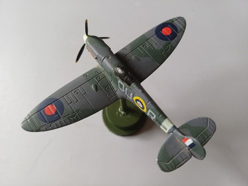 Corgi fighting machines - corgi,