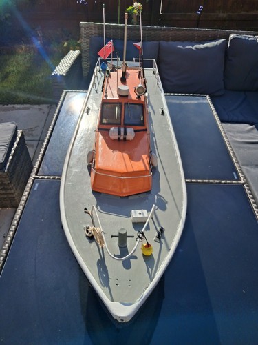 Pilot model boat - pilot,