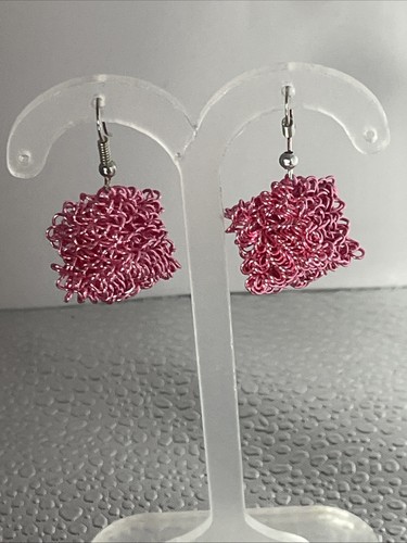 Unusual pink tone - unusual, hook