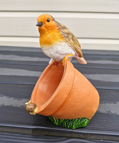 Robin bird resin figurine - bird, on