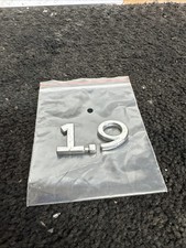 SAAB 1.9  - CAR BADGE / EMBLEM - WILL REQUIRE NEW ADHESIVE TO REAR