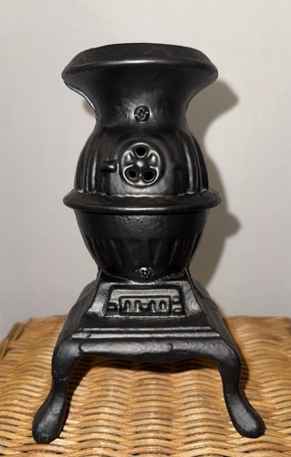 Vintage black cast iron - 7”,