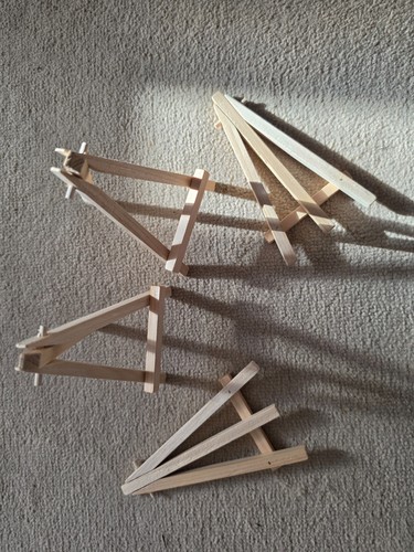 Mini wooden easels - x4,