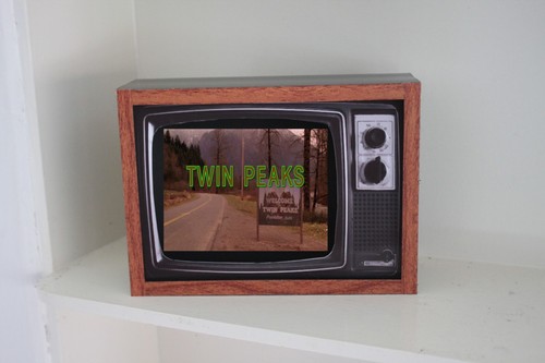 Twin peaks retro tv photo - peaks,