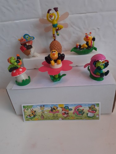 Kinder surprise toys neben - kinder,
