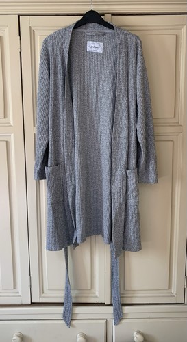Grey ribbed waffle-knit