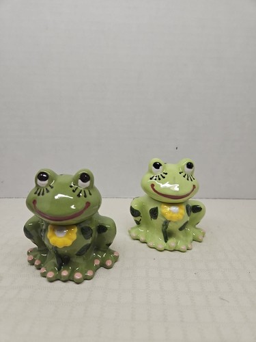 Two vintage green - vintage, ceramic