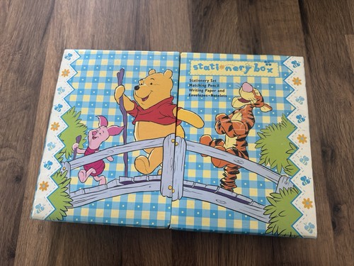Winnie the pooh stationery - winnie,