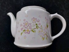 WADE ROYAL VICTORIA POTTERY