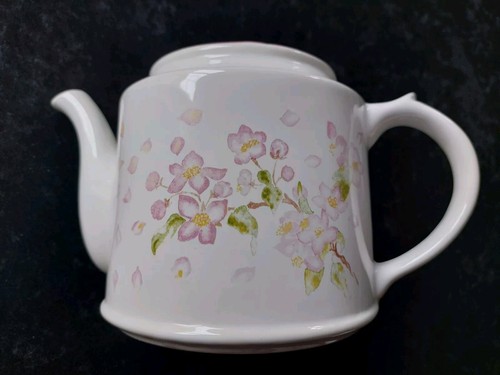 Wade royal victoria pottery - royal,