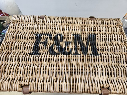 Fortnum mason m - fortnum, f&m