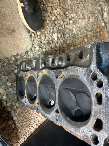 Engine head 351 windsor - engine,