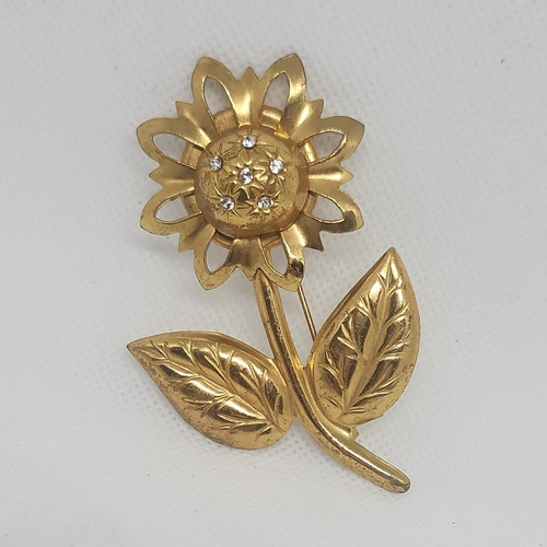 Vtg gold tone flower brooch - gold,