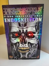 Hot Toys T-800 Endoskeleton