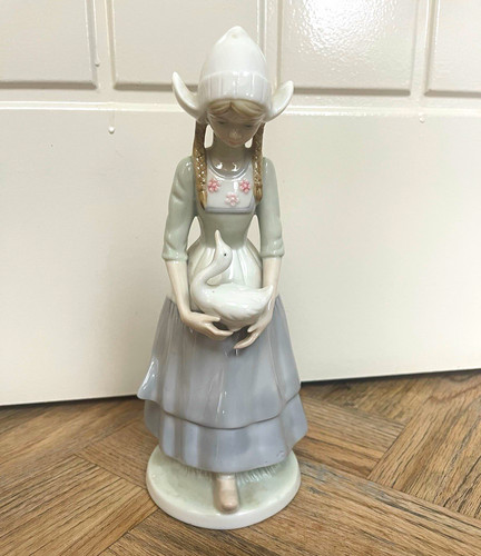 Glossy glazed ceramic girl - glossy,