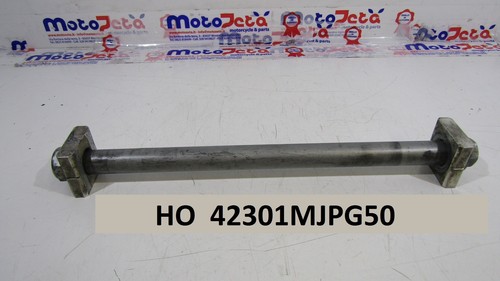 Rear wheel axle - rear, 1000
