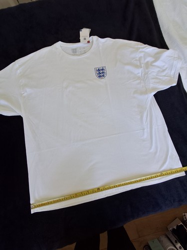England lions shield - 3, white