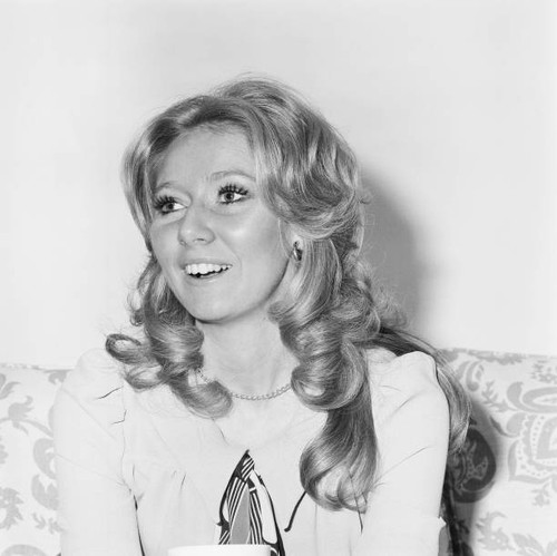 Irish singer clodagh rodgers - clodagh,