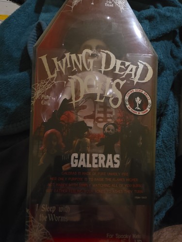 Mezco living dead dolls - dead,