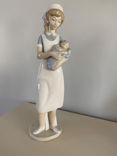 Nao lladro figurine nurse with - lladro,