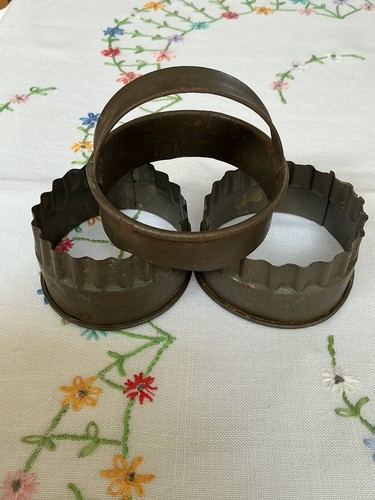 Vintage metal pastry - metal,