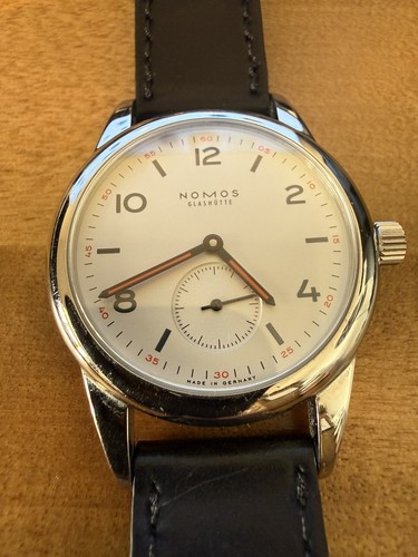 Nomos glashutte club 701 hand - nomos,