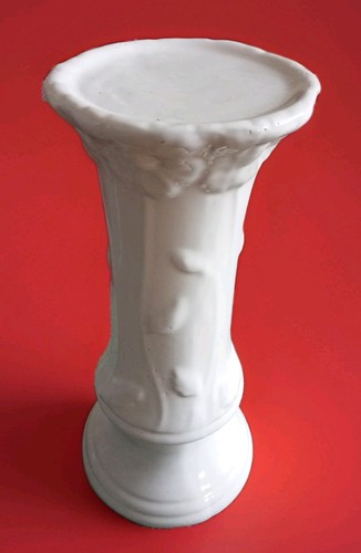 White ceramic circular plant - white,