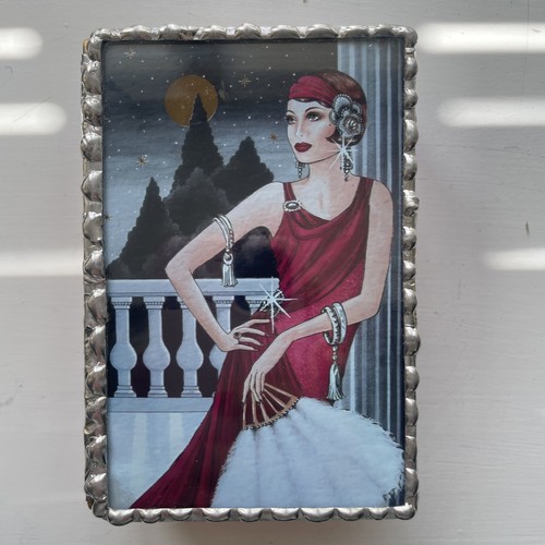 Ruby glass lidded box lady - ruby,