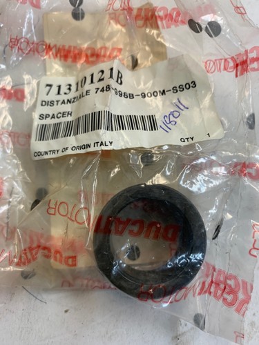 New genuine ducati 748 - 748, 749