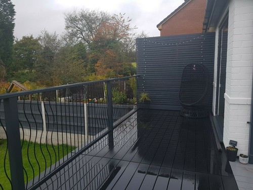Dio met wrought - iron, steel