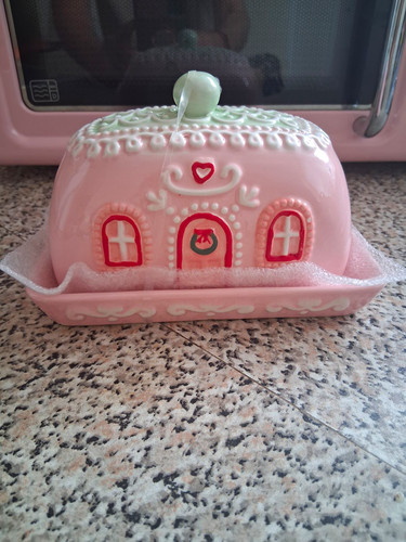 Pink ceramic gingerbread house - pink,