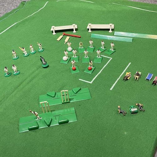 Vintage subbuteo table cricket - table,