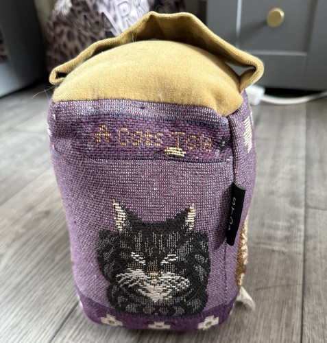 Purple beige cat - beige,
