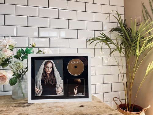 Adele hand signed photo - adele, 19
