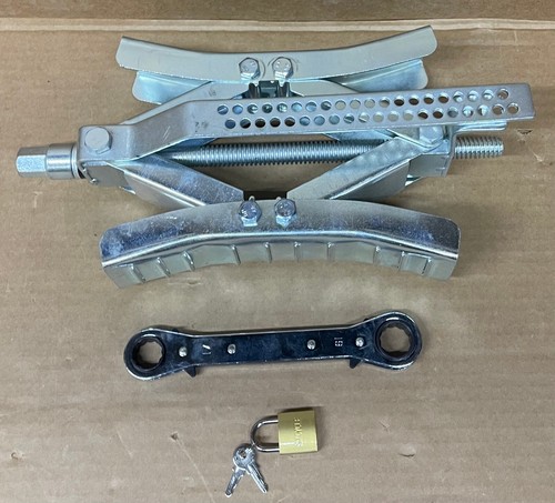 Tandem tire chock - lock, wheel