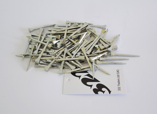 Horse shoe nails pack or - of, 4