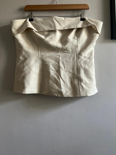 4th reckless cream button - &, up