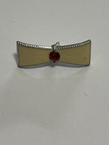 Small enamel pin - of, white