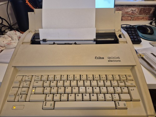 Vintage erika 3004 electronic - vintage,