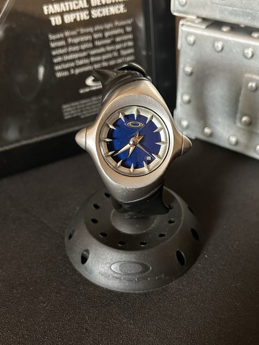 Genuine oakley crush watch - genuine, 2.0