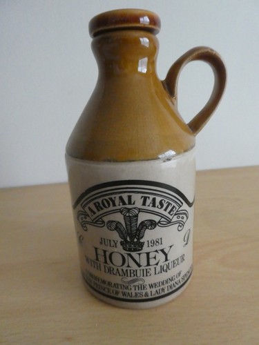 Vintage honey pot - honey, stoneware