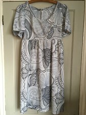 Women’s Vintage 1970’s Pippa Dee Dress Size 36” White and Grey Paisley Size 12