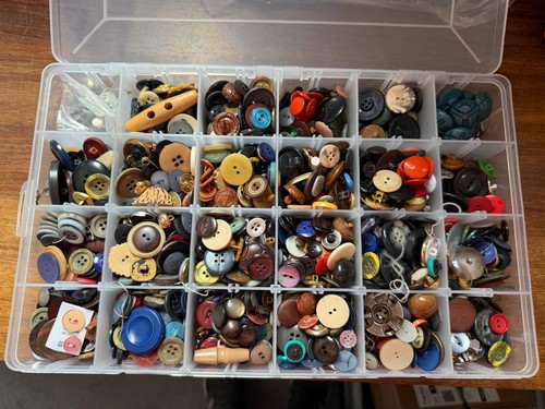 Buttons mixed approx 9kg - approx, 1.9kg