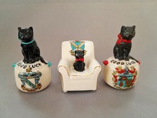 3 CRESTED WARE CHINA SEATED
