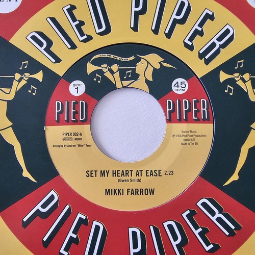 Mikki farrow set heart at - set,